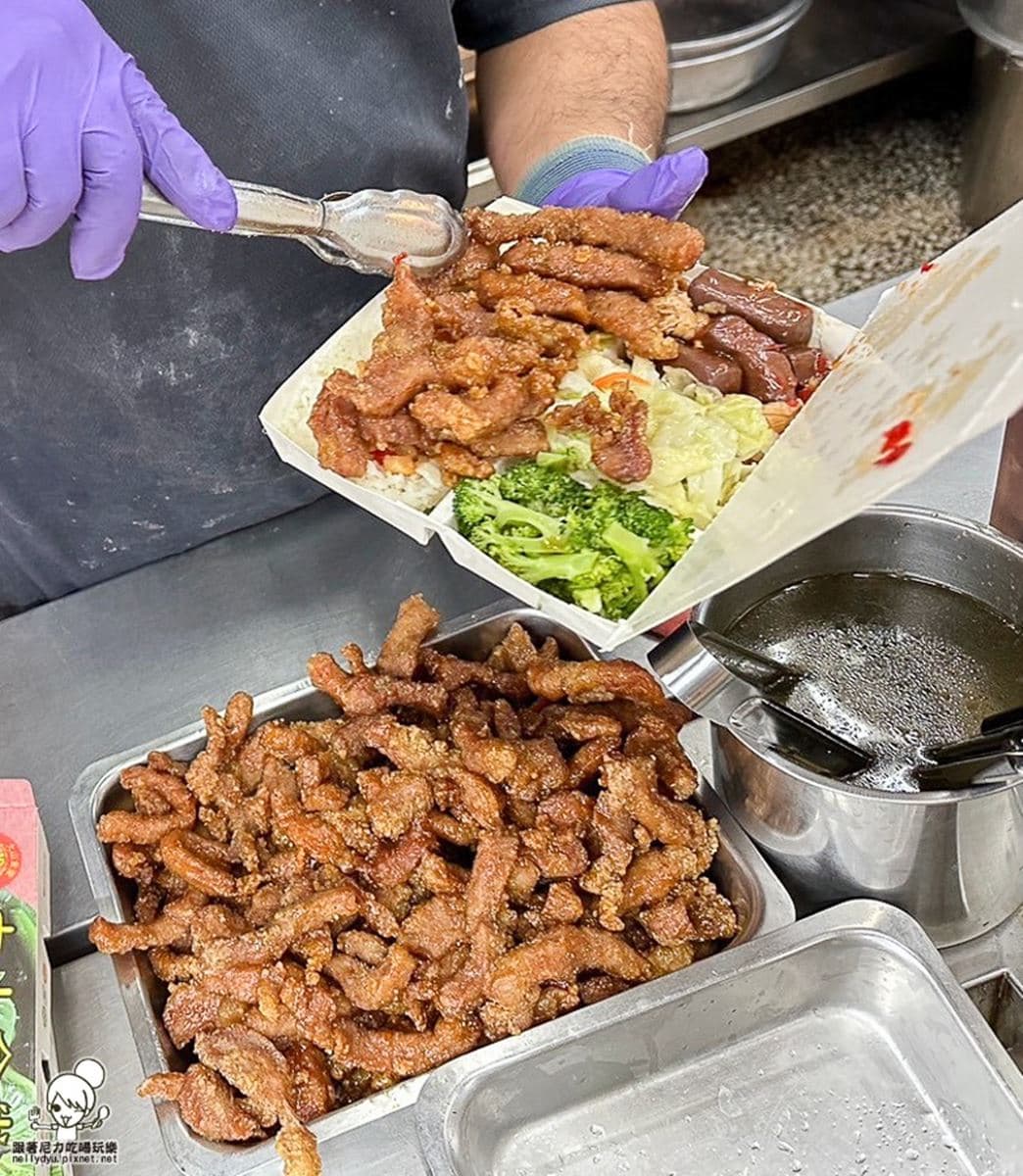 1個便當抵2餐!「巨無霸雞排飯」只要100元,「糖醋排骨」爆量肉條鋪滿滿 1個便當抵2餐!「巨無霸雞排飯」只要100元,「糖醋排骨」爆量肉條鋪滿滿