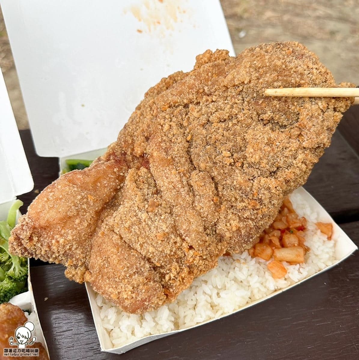 1個便當抵2餐!「巨無霸雞排飯」只要100元,「糖醋排骨」爆量肉條鋪滿滿 1個便當抵2餐!「巨無霸雞排飯」只要100元,「糖醋排骨」爆量肉條鋪滿滿