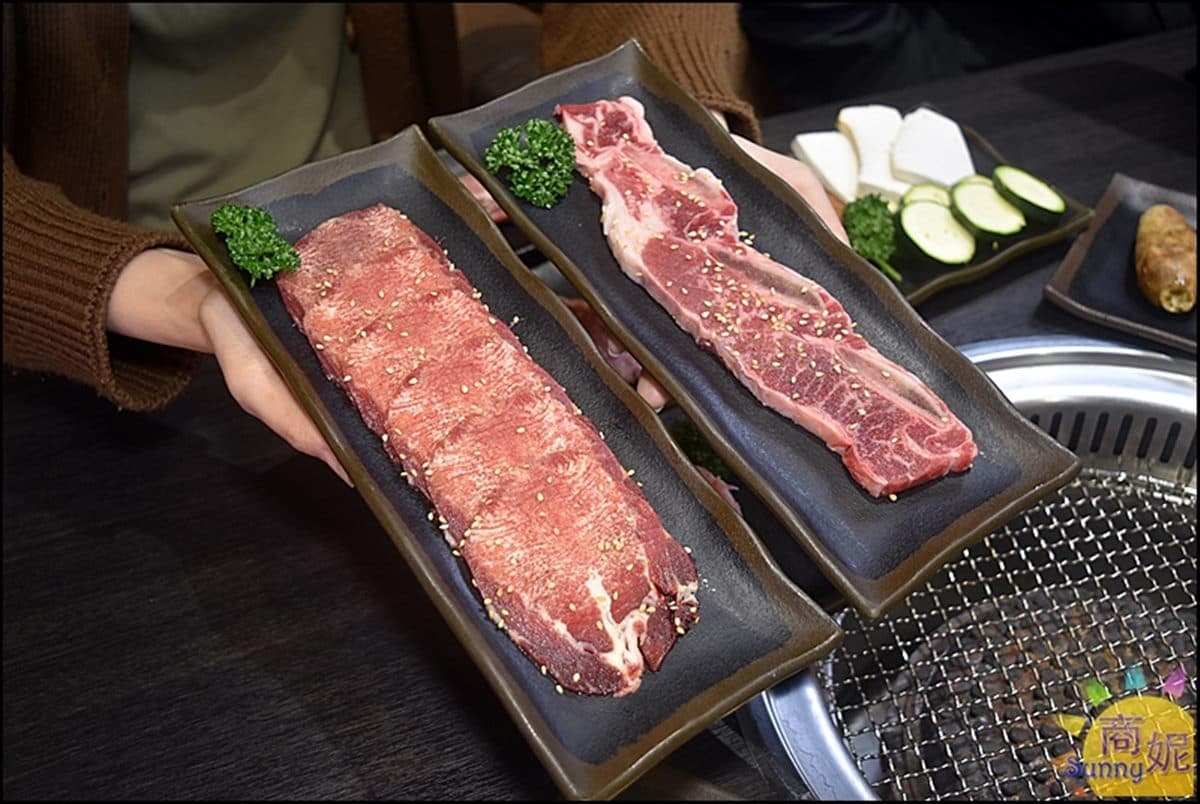 台中別只吃屋馬!4.8星「火烤兩吃」爽嗑百種食材,牛舌、和牛、生蠔無限吃 逢甲夜市吃到飽餐廳推薦|HOME燒肉