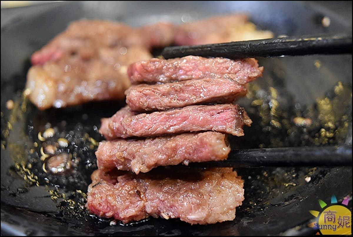 台中別只吃屋馬!4.8星「火烤兩吃」爽嗑百種食材,牛舌、和牛、生蠔無限吃 台中別只吃屋馬!4.8星「火烤兩吃」爽嗑百種食材,牛舌、和牛、生蠔無限吃