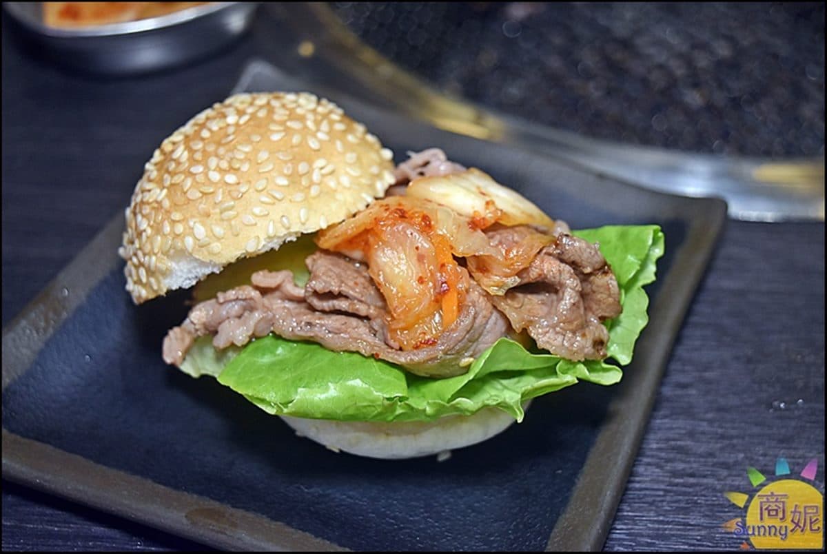 台中別只吃屋馬!4.8星「火烤兩吃」爽嗑百種食材,牛舌、和牛、生蠔無限吃 台中別只吃屋馬!4.8星「火烤兩吃」爽嗑百種食材,牛舌、和牛、生蠔無限吃