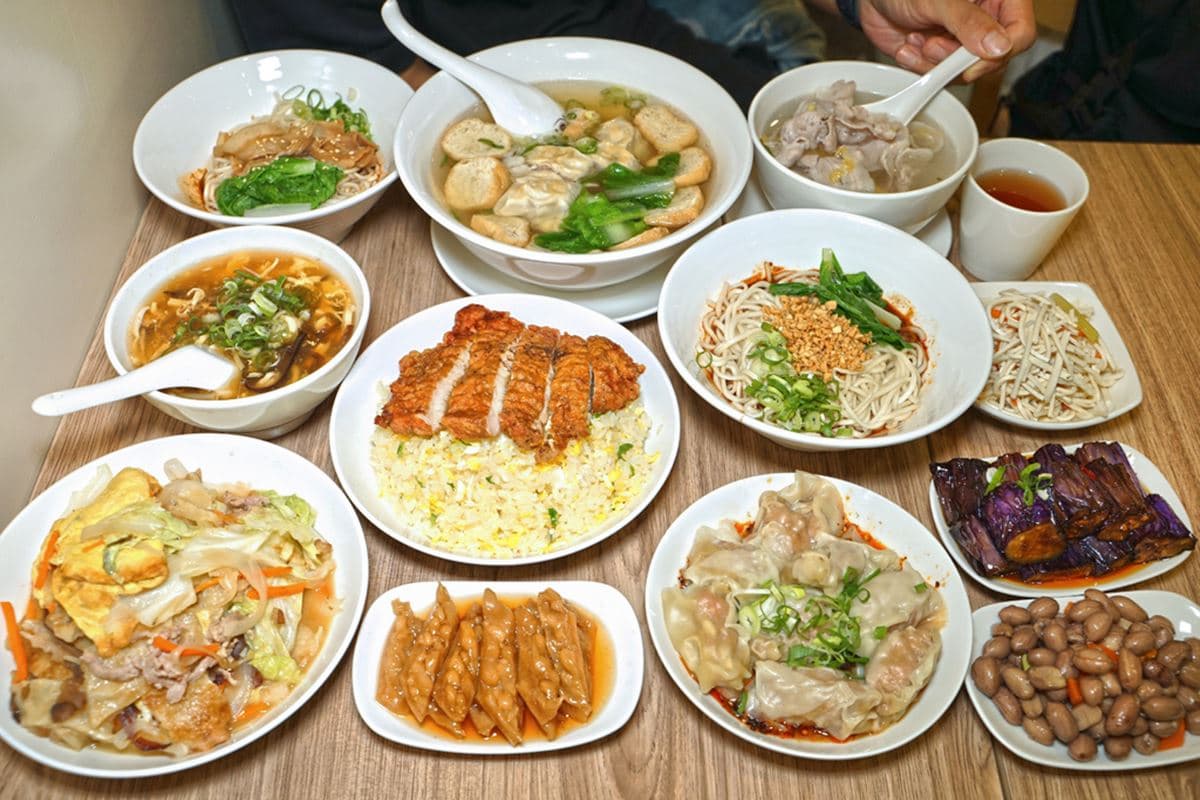 永和版「小鼎泰豐」!在地人社團暴紅,必點排骨蛋炒飯、麵類幾乎百元有找 永和版「小鼎泰豐」!在地人社團暴紅,必點排骨蛋炒飯、麵類幾乎百元有找