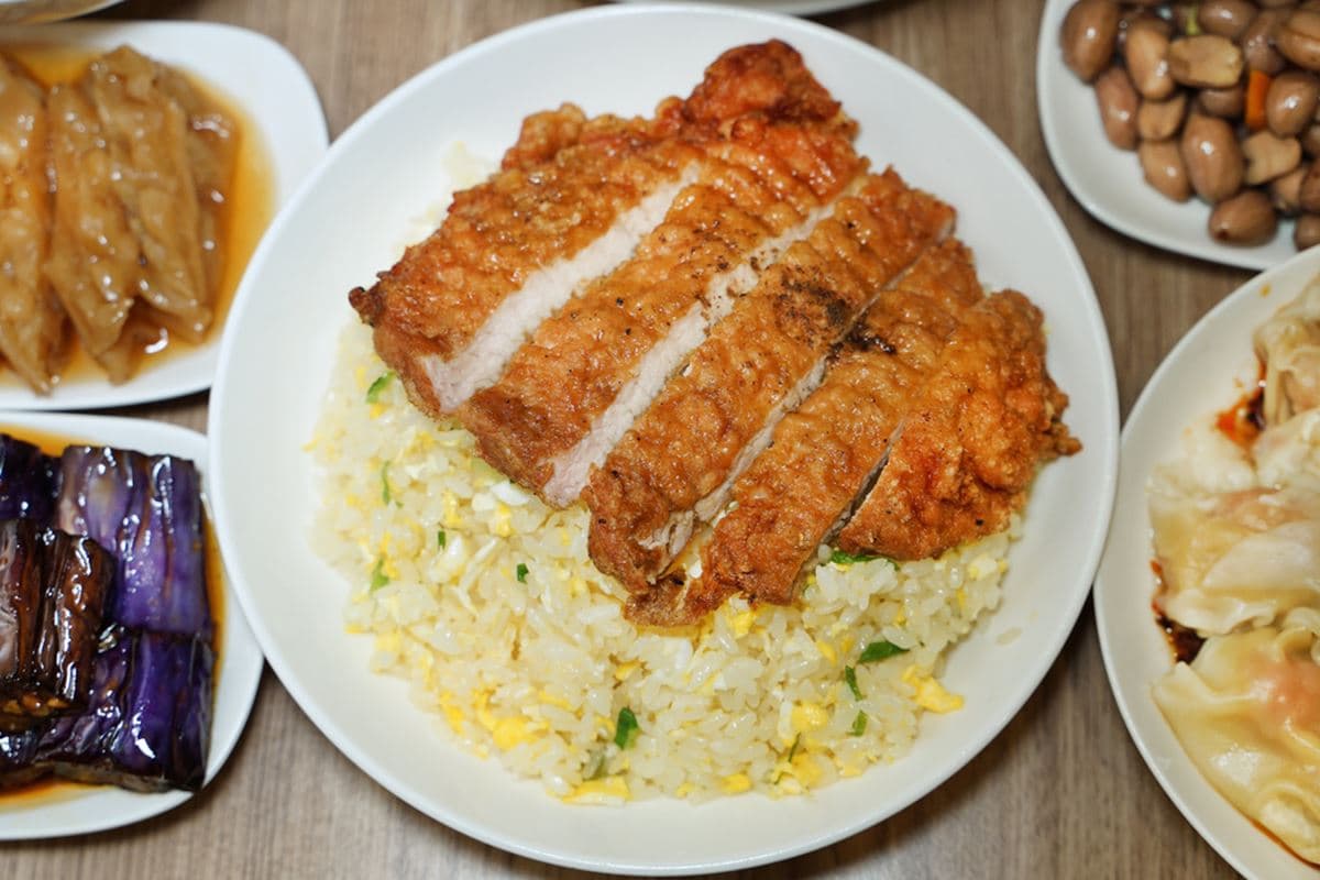 永和版「小鼎泰豐」!在地人社團暴紅,必點排骨蛋炒飯、麵類幾乎百元有找 永和版「小鼎泰豐」!在地人社團暴紅,必點排骨蛋炒飯、麵類幾乎百元有找