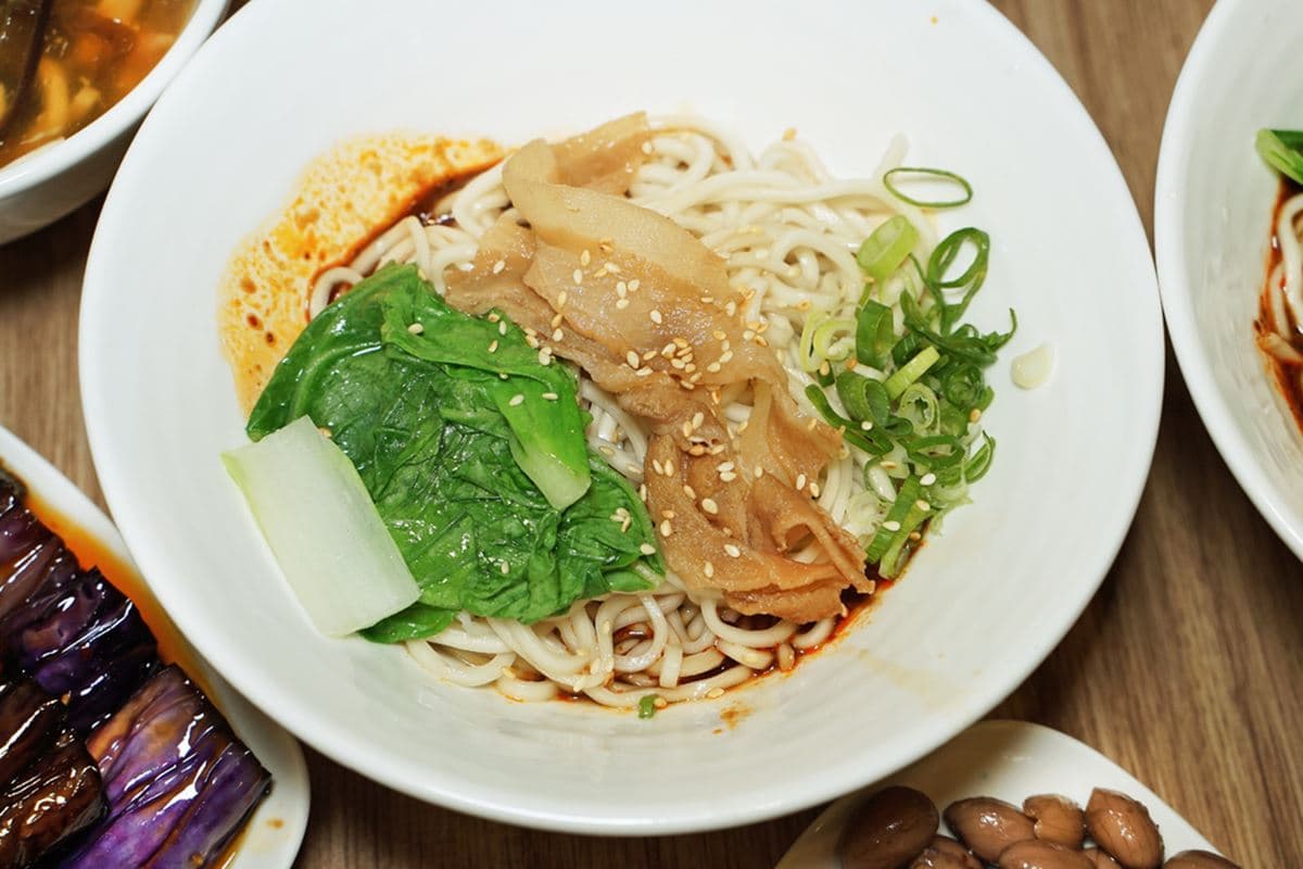 永和版「小鼎泰豐」!在地人社團暴紅,必點排骨蛋炒飯、麵類幾乎百元有找 永和版「小鼎泰豐」!在地人社團暴紅,必點排骨蛋炒飯、麵類幾乎百元有找