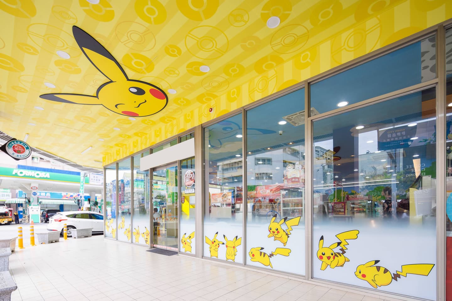 7-11全台唯一「寶可夢主題店」!巨大皮卡丘、耿鬼現身, 還可玩寶可夢機台 7-11全台唯一「寶可夢主題店」!巨大皮卡丘、耿鬼現身, 還可玩寶可夢機台