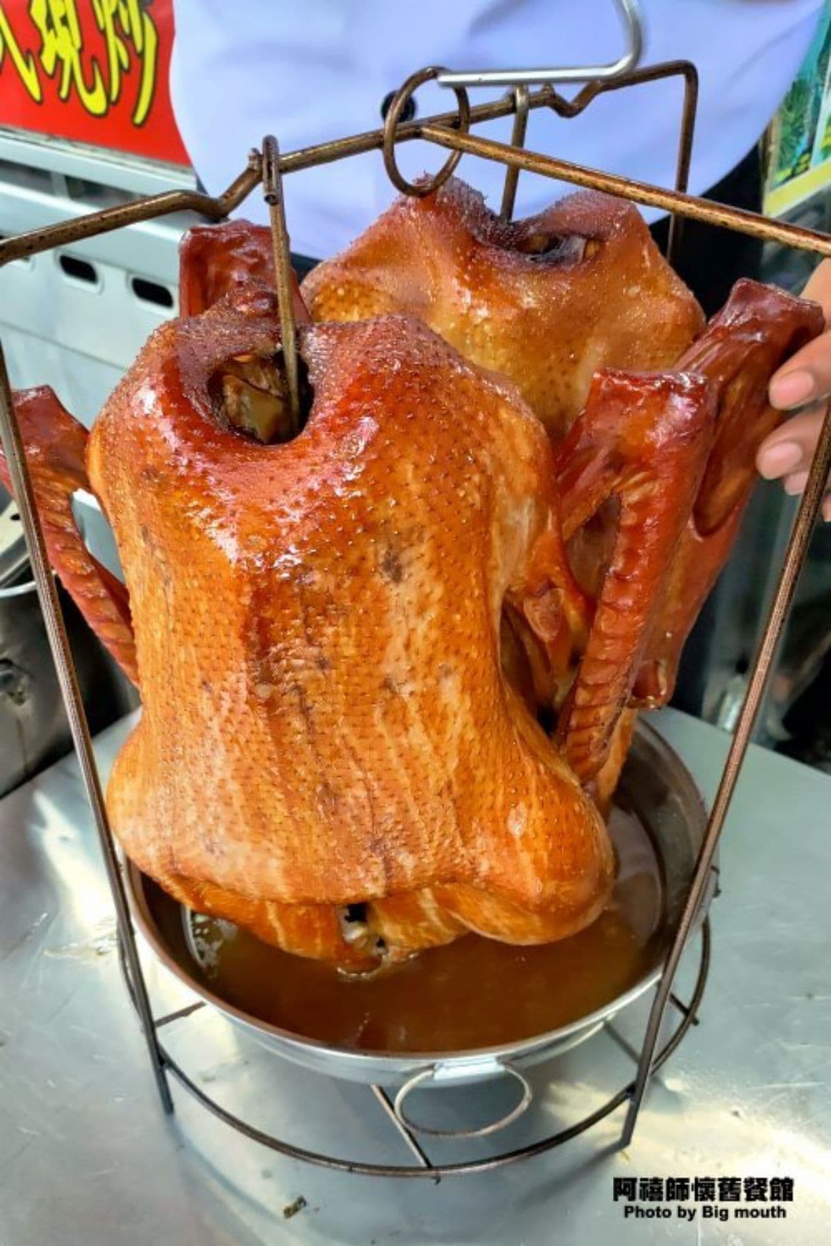 台中第一家「桶仔鵝」在這!獲頒「全台好吃鵝肉飯」第二名,甘蔗燻鵝粉嫩多汁 台中第一家「桶仔鵝」在這!獲頒「全台好吃鵝肉飯」第二名,甘蔗燻鵝粉嫩多汁