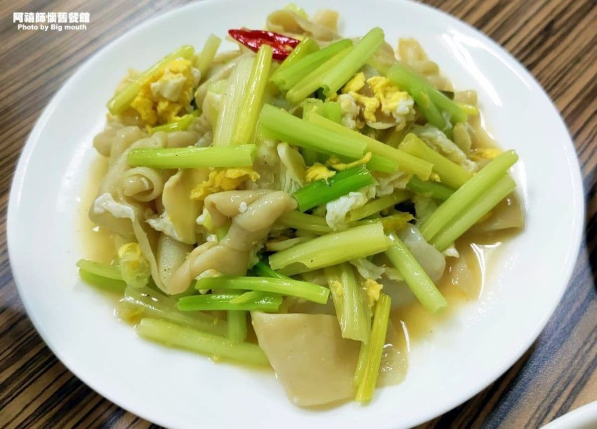 台中第一家「桶仔鵝」在這!獲頒「全台好吃鵝肉飯」第二名,甘蔗燻鵝粉嫩多汁 台中第一家「桶仔鵝」在這!獲頒「全台好吃鵝肉飯」第二名,甘蔗燻鵝粉嫩多汁