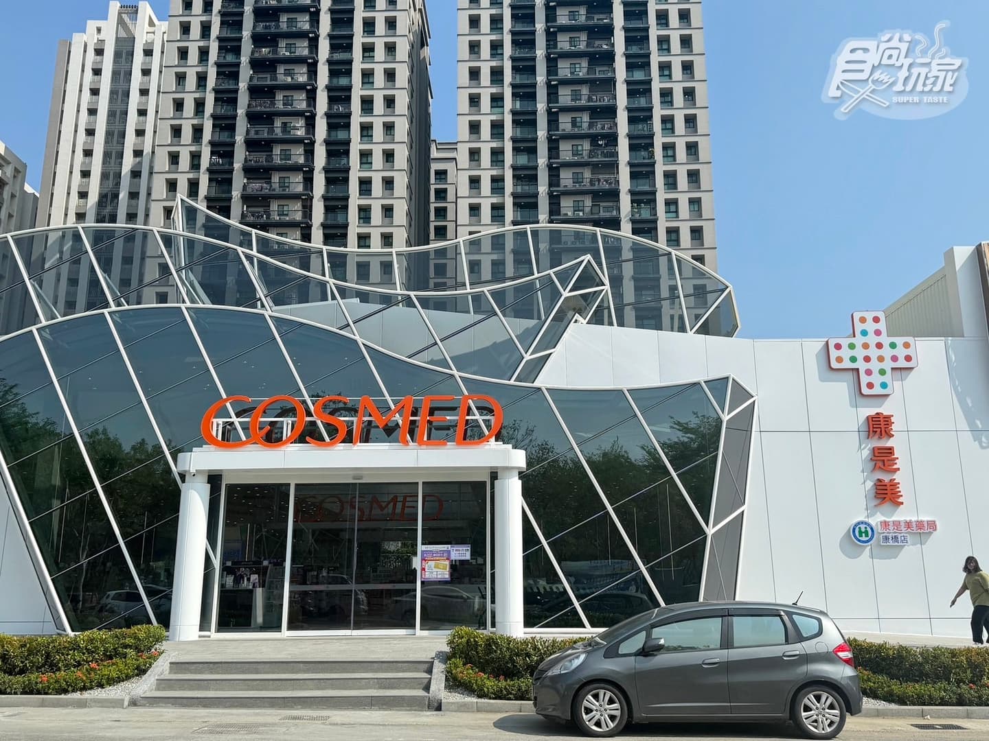 超萬能「全台最大7-11」在這!1500坪最狂商場:現煮牛肉麵、星巴克5亮點 超萬能「全台最大7-11」在這!1500坪最狂商場:現煮牛肉麵、星巴克5亮點