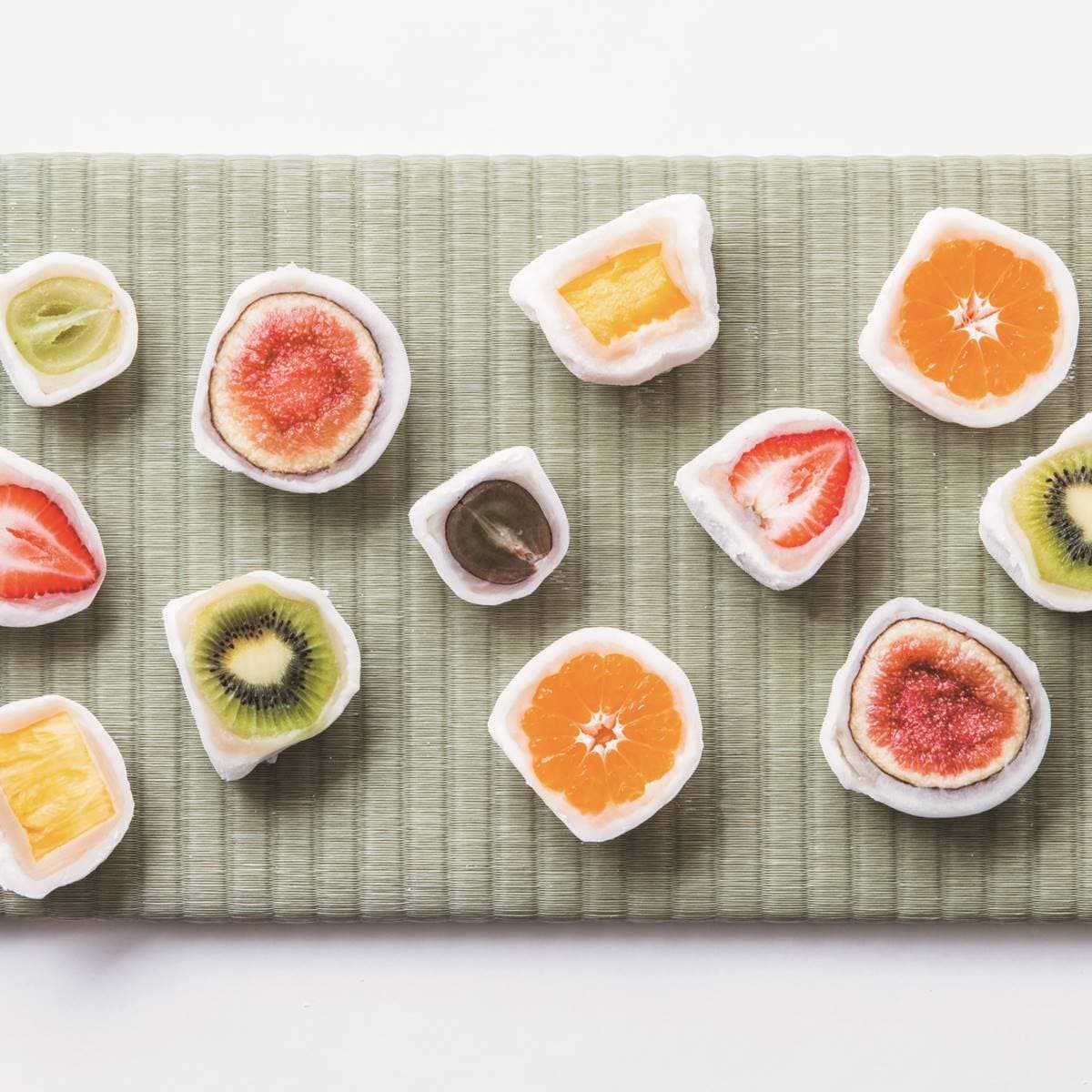 東京最新必吃!4款「創意系和菓子」伴手禮:黑白雙色蛋糕捲、剖面水果大福 東京最新必吃!4款「創意系和菓子」伴手禮:黑白雙色蛋糕捲、剖面水果大福