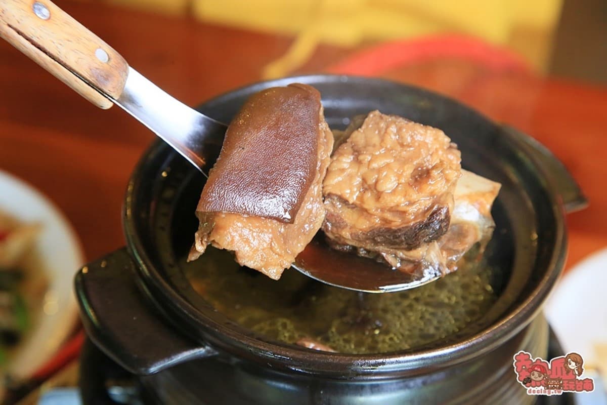 農村阿嬤味羊肉爐!傳統土窯煙燻1天1夜,偏僻藏山裡、還得米其林推薦 農村阿嬤味羊肉爐!傳統土窯煙燻1天1夜,偏僻藏山裡、還得米其林推薦
