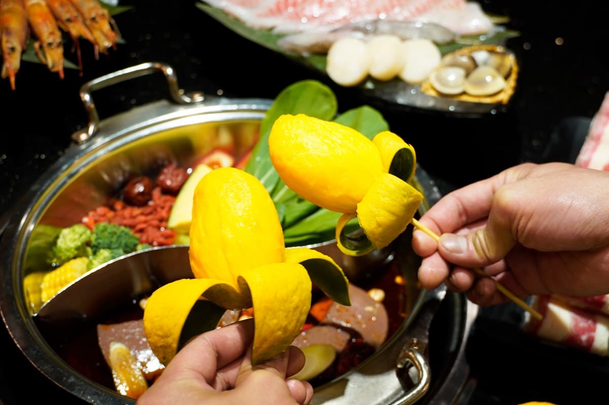 「芒果吃到飽」快閃登場!499元起爽嗑拉麵、麻辣火鍋,芒果控快衝這 「芒果吃到飽」快閃登場!499元起爽嗑拉麵、麻辣火鍋,芒果控快衝這