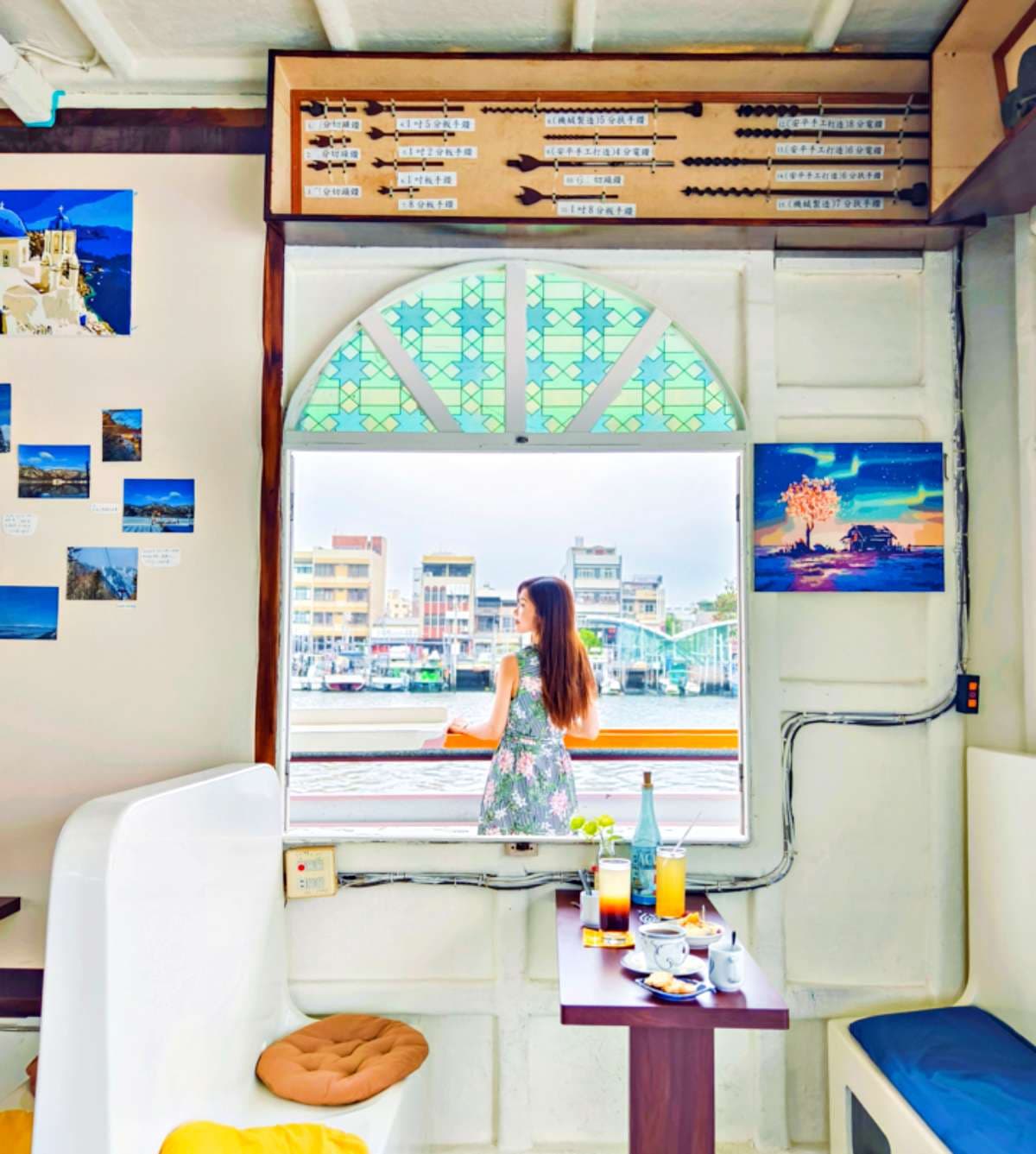 台南唯一「海上咖啡廳」!全預約制坐船看美景,拱形窗+漁港海景美翻 台南唯一「海上咖啡廳」!全預約制坐船看美景,拱形窗+漁港海景美翻