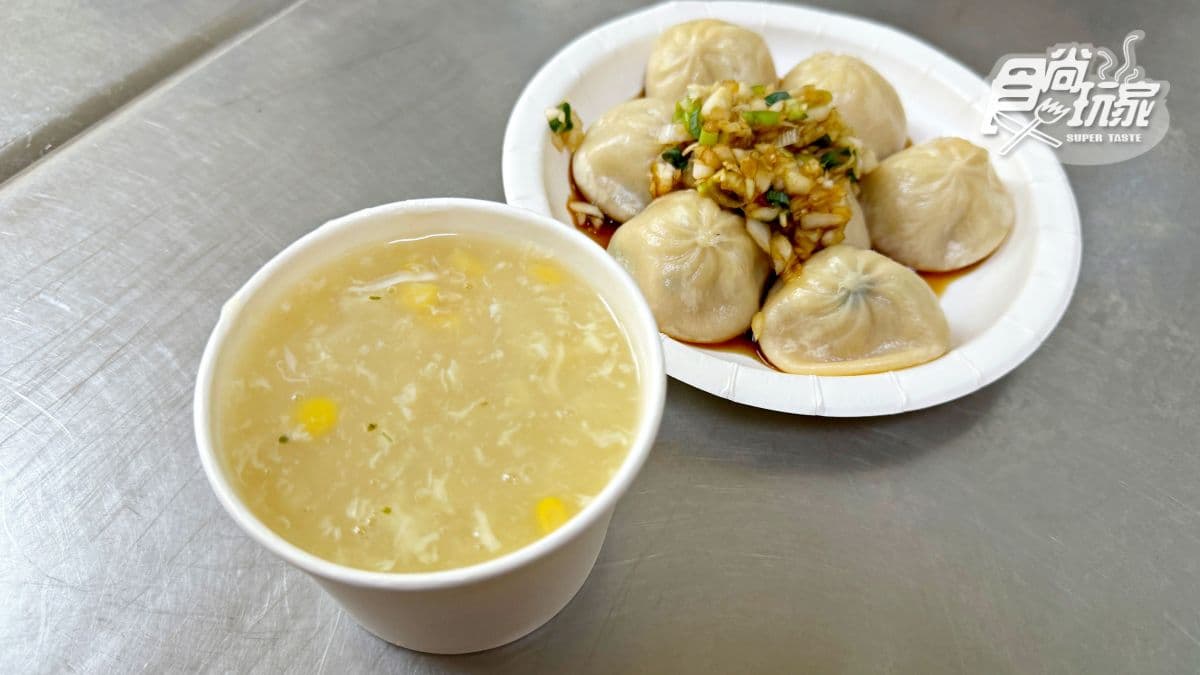 高雄楠梓美食推薦TOP14!14元彈牙肉圓、平價爆量炒飯、人氣蒜味蟹腳 楠梓美食:港都金口福小籠湯包|加爆蔥蒜超唰嘴
