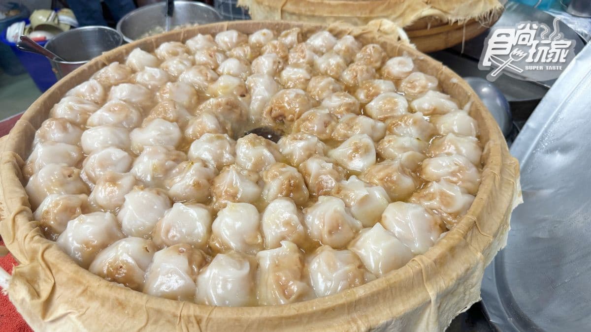 高雄楠梓美食推薦TOP14!14元彈牙肉圓、平價爆量炒飯、人氣蒜味蟹腳 楠梓美食:右昌肉圓|皮Q肉嫩在地人激推