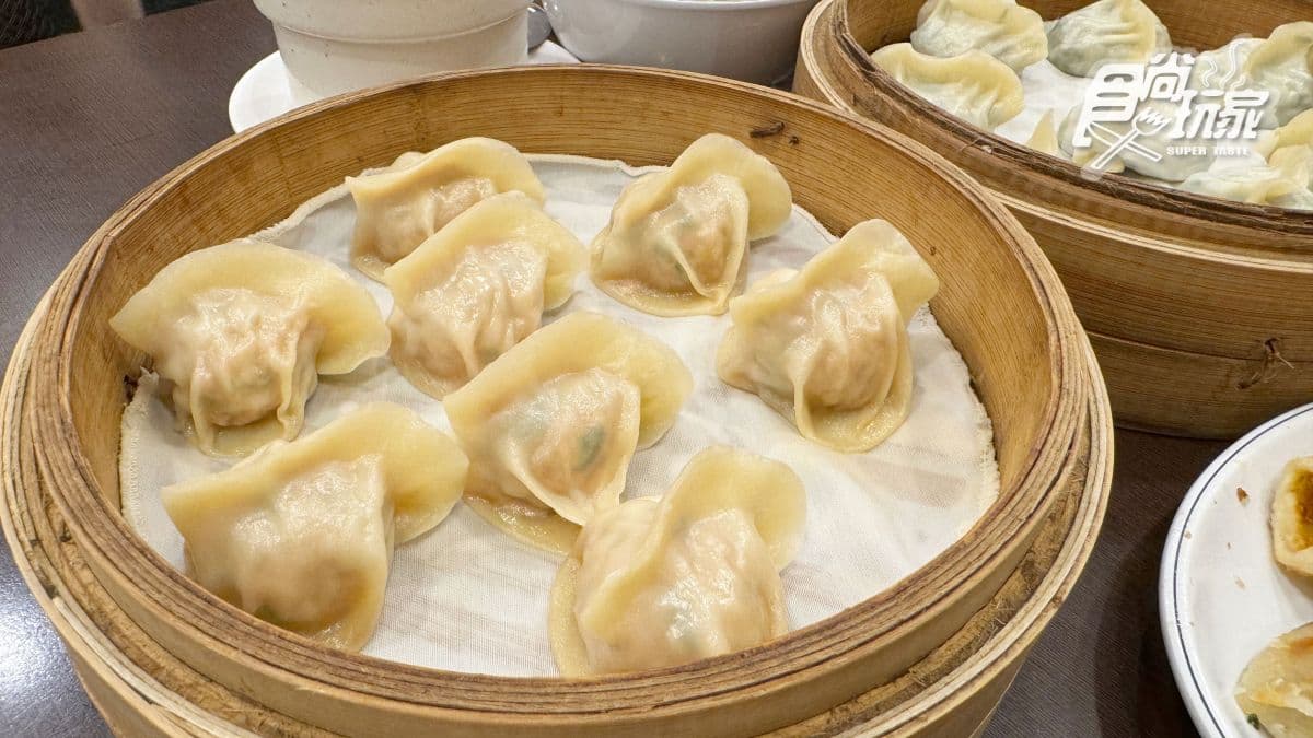 高雄楠梓美食推薦TOP14!14元彈牙肉圓、平價爆量炒飯、人氣蒜味蟹腳 楠梓美食:北平楊寶寶蒸餃|多年米其林推薦小吃