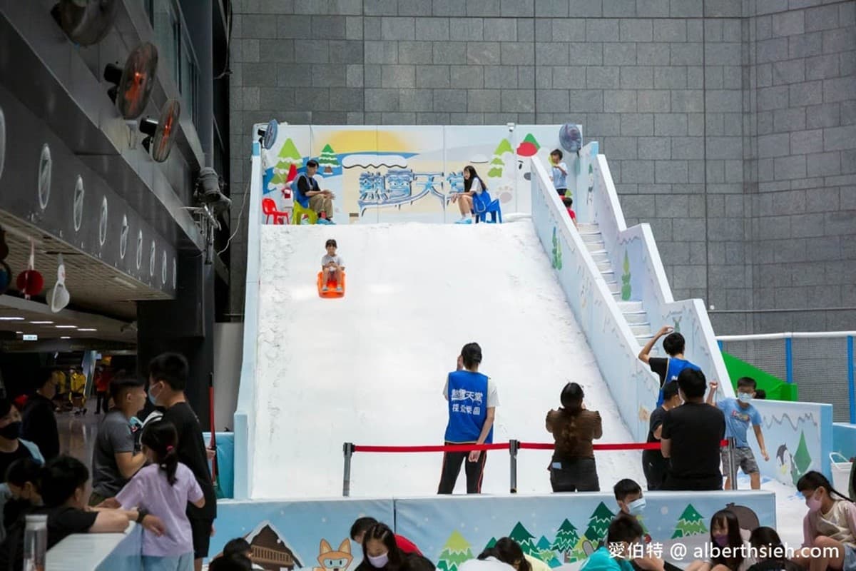 200元免設備玩滑雪!南部首座「隱藏版雪樂園」地點曝光,門票省錢撇步公開 200元免設備玩滑雪!南部首座「隱藏版雪樂園」地點曝光,門票省錢撇步公開