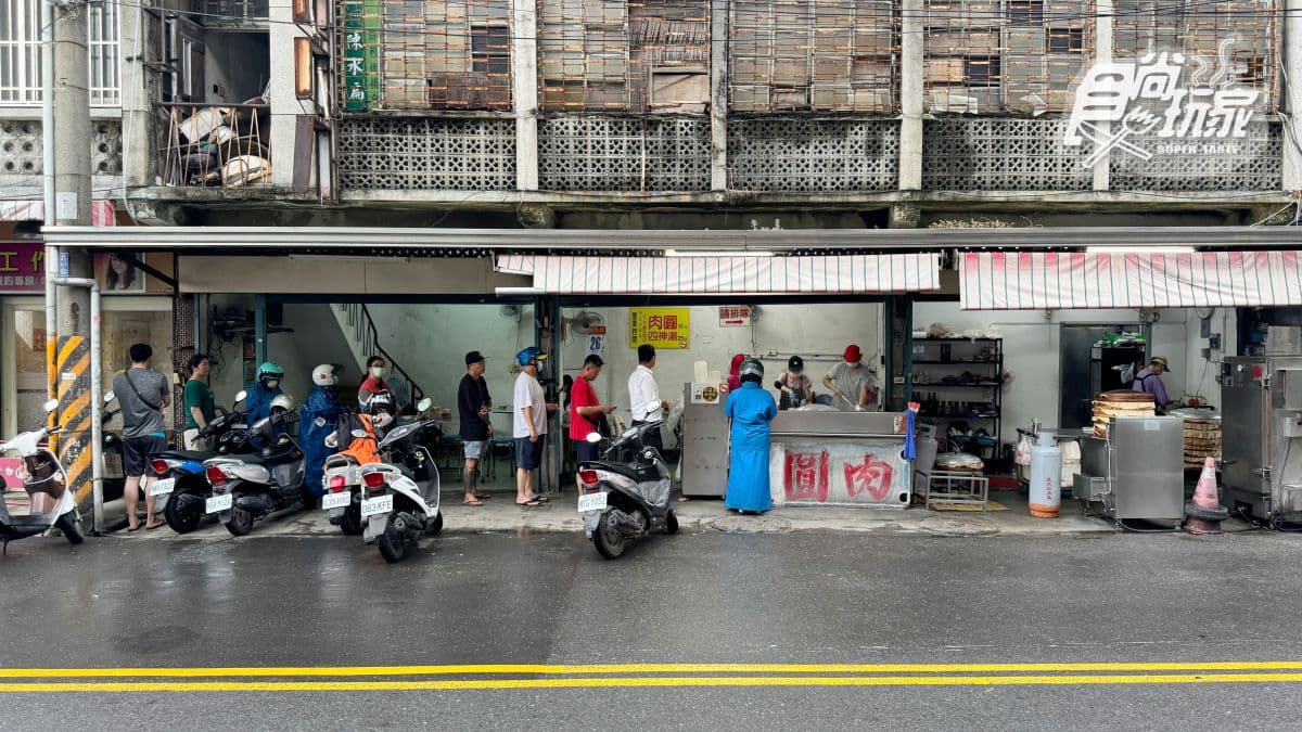 暴雨打雷也要吃!高雄排隊「神級肉圓」在地人激推,25元四神湯整碗都是料 暴雨打雷也要吃!高雄排隊「神級肉圓」在地人激推,25元四神湯整碗都是料