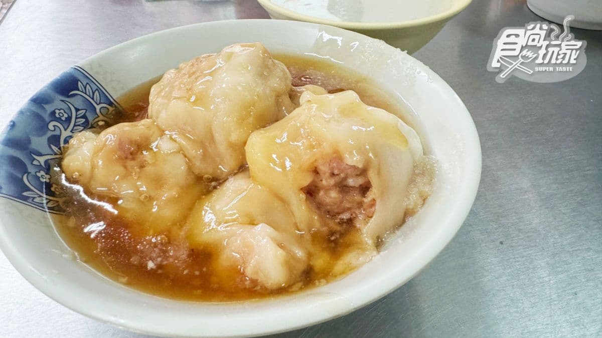 暴雨打雷也要吃!高雄排隊「神級肉圓」在地人激推,25元四神湯整碗都是料 暴雨打雷也要吃!高雄排隊「神級肉圓」在地人激推,25元四神湯整碗都是料