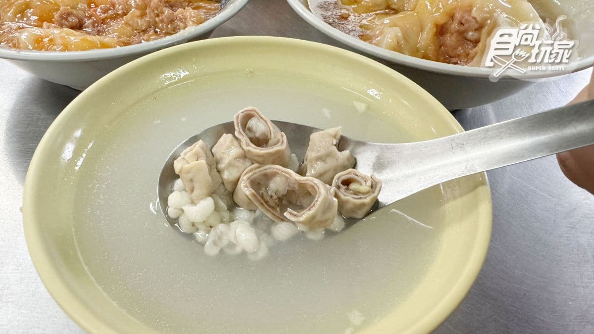 暴雨打雷也要吃!高雄排隊「神級肉圓」在地人激推,25元四神湯整碗都是料 暴雨打雷也要吃!高雄排隊「神級肉圓」在地人激推,25元四神湯整碗都是料