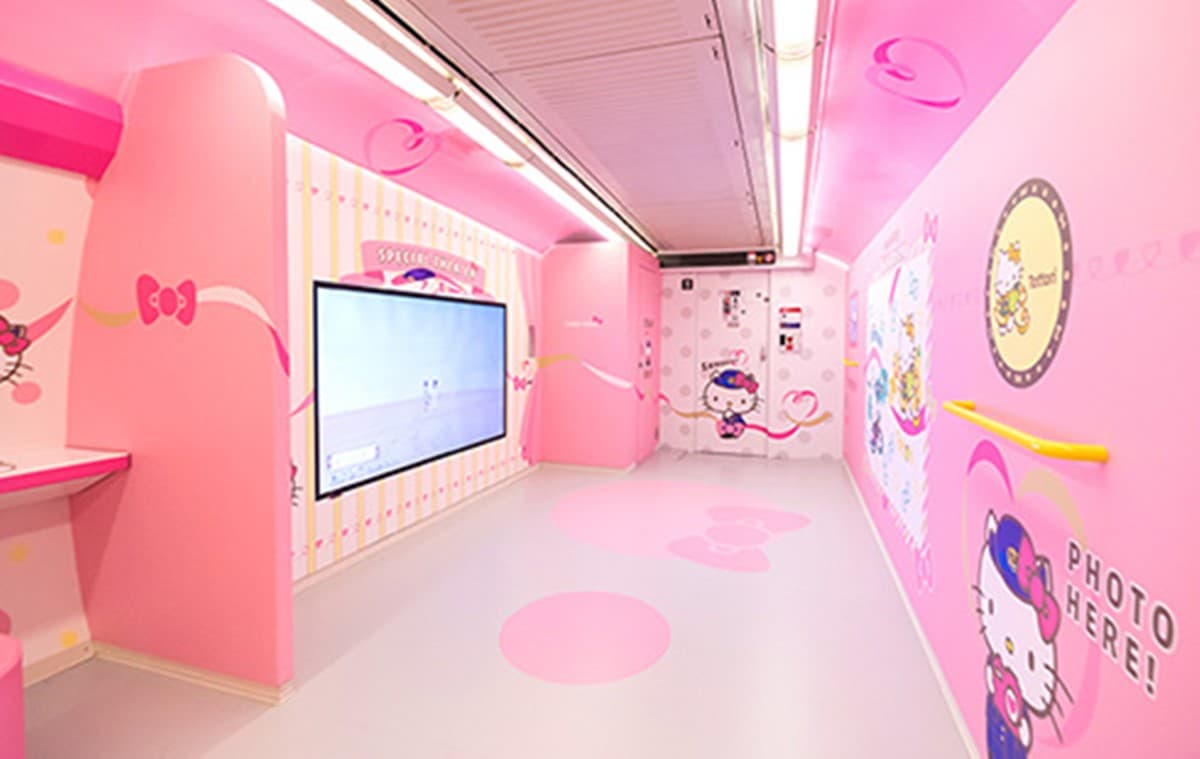 Hello Kitty 50歲啦!主題列車拍到飽搶限量周邊,拿「這張票」免費無限搭 Hello Kitty 50歲啦!主題列車拍到飽搶限量周邊,拿「這張票」免費無限搭