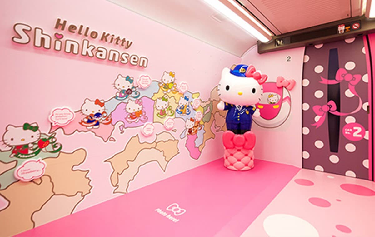 Hello Kitty 50歲啦!主題列車拍到飽搶限量周邊,拿「這張票」免費無限搭 Hello Kitty 50歲啦!主題列車拍到飽搶限量周邊,拿「這張票」免費無限搭