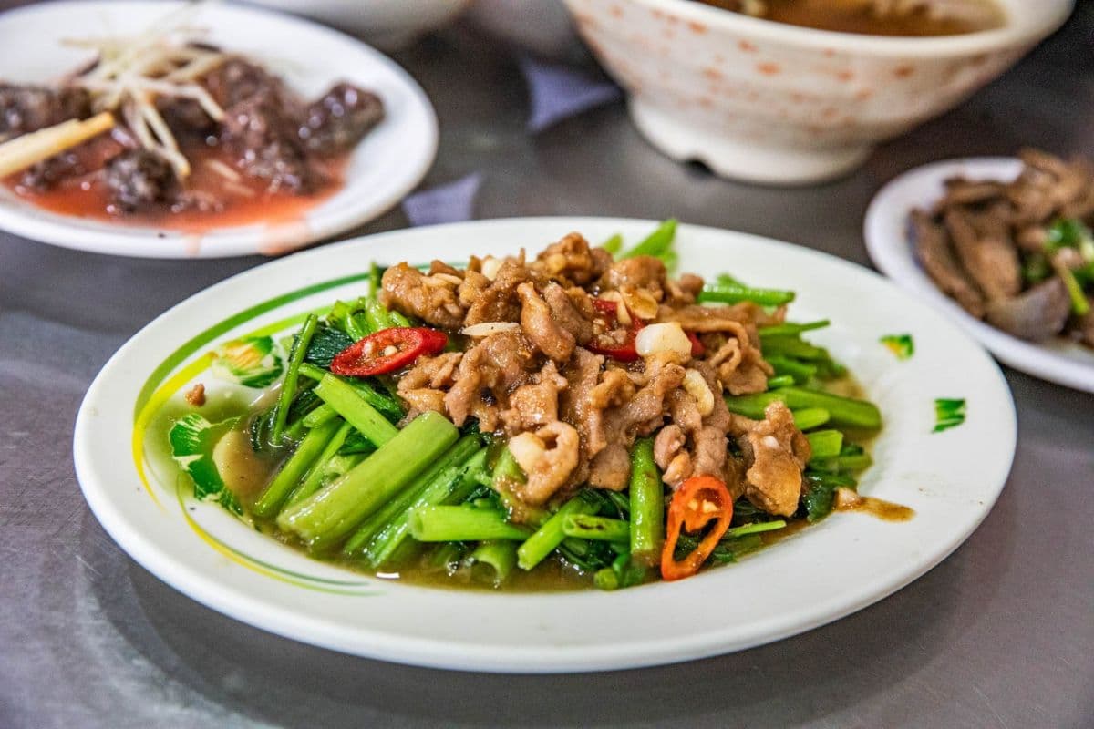 嘉義不只雞肉飯!在地人激推「40元鴨肉麵」銅板價超佛,醬炒鴨肉激推必點 嘉義不只雞肉飯!在地人激推「40元鴨肉麵」銅板價超佛,醬炒鴨肉激推必點