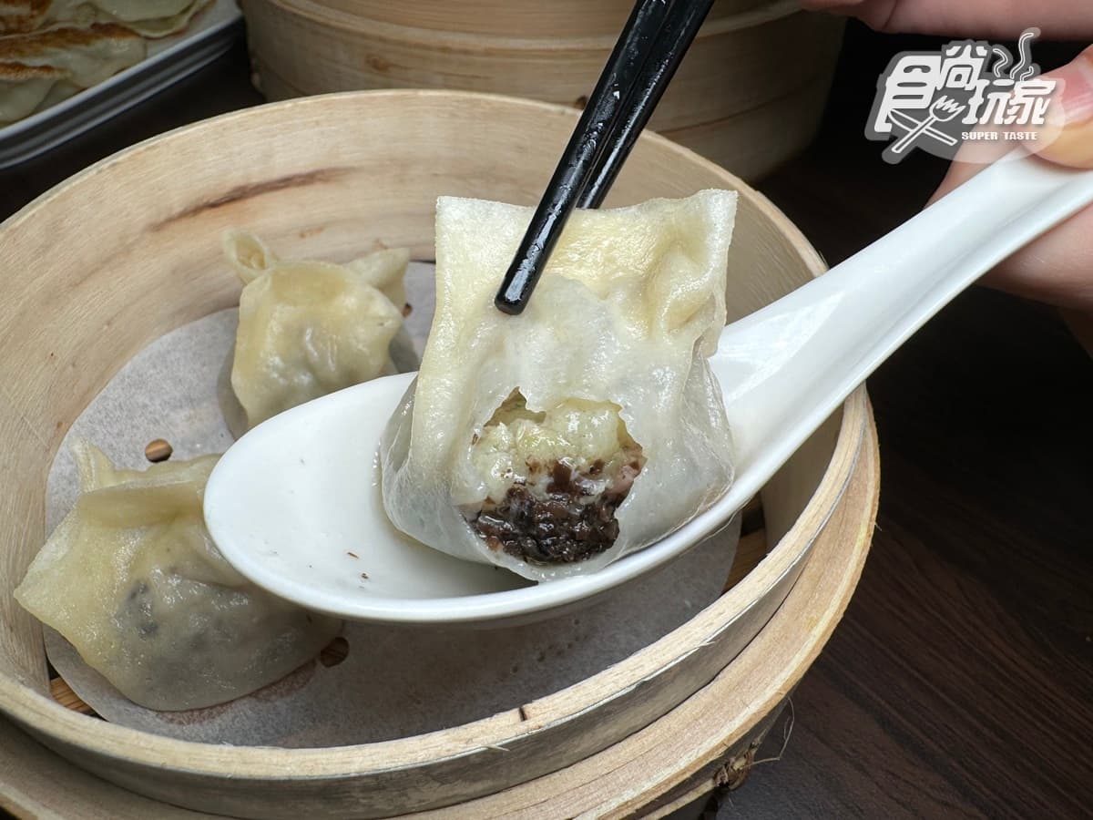 平價版鼎泰豐!巨無霸「小籠湯包」皮薄秒爆汁,10大必點、隱藏吃法一次看 平價版鼎泰豐!巨無霸「小籠湯包」皮薄秒爆汁,10大必點、隱藏吃法一次看