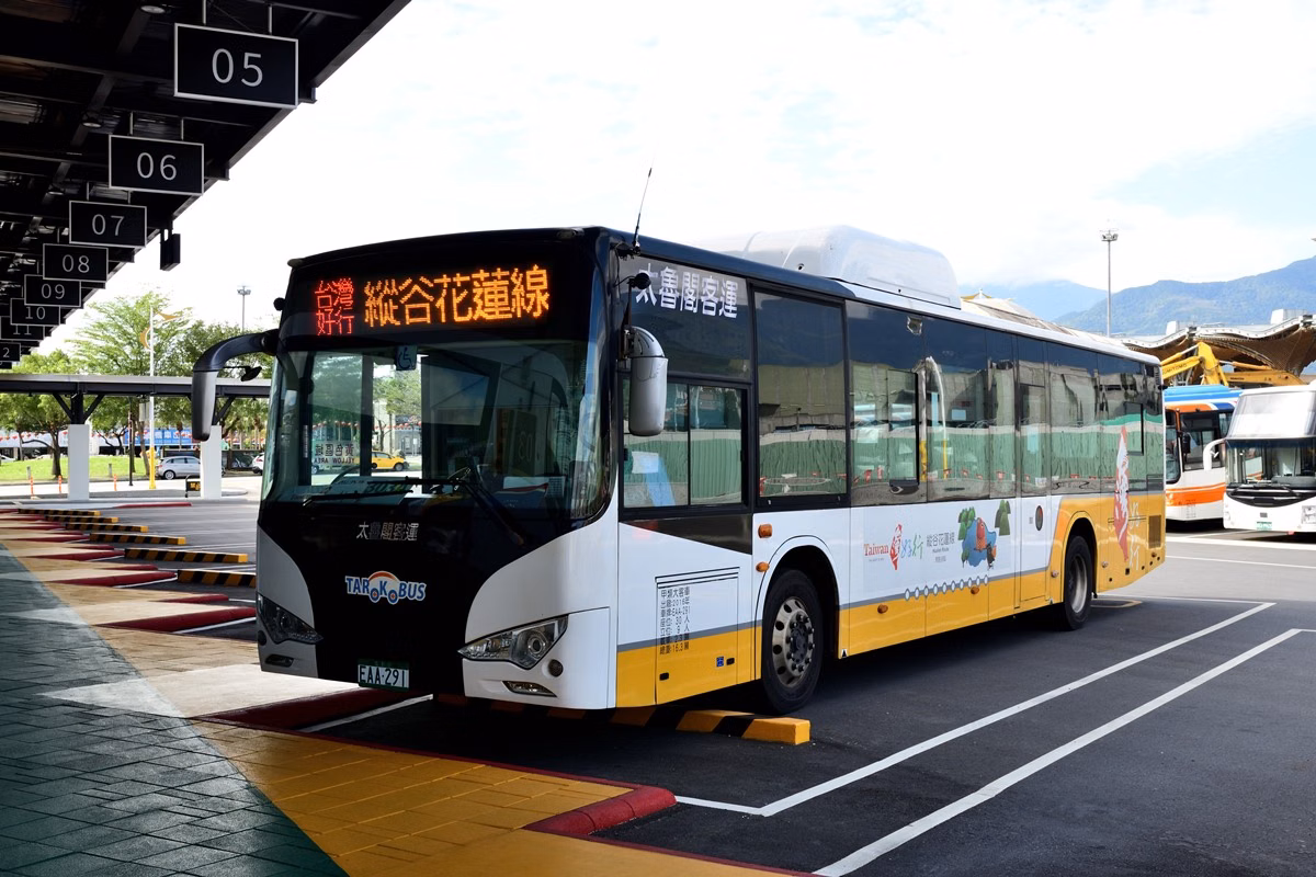 政府發錢了!6大補助總整理:3類勞工最高6萬元、出國玩每人5000元 交通部發錢振興了!「這幾天」住花東現領1千元,6/1起免費搭好行花東
