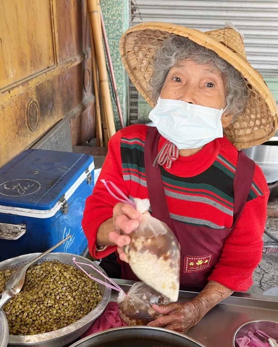 35元超大包!嘉義佛心「阿婆粉圓冰」藏在這,給料不手軟、在地人狂推 35元超大包!嘉義佛心「阿婆粉圓冰」藏在這,給料不手軟、在地人狂推