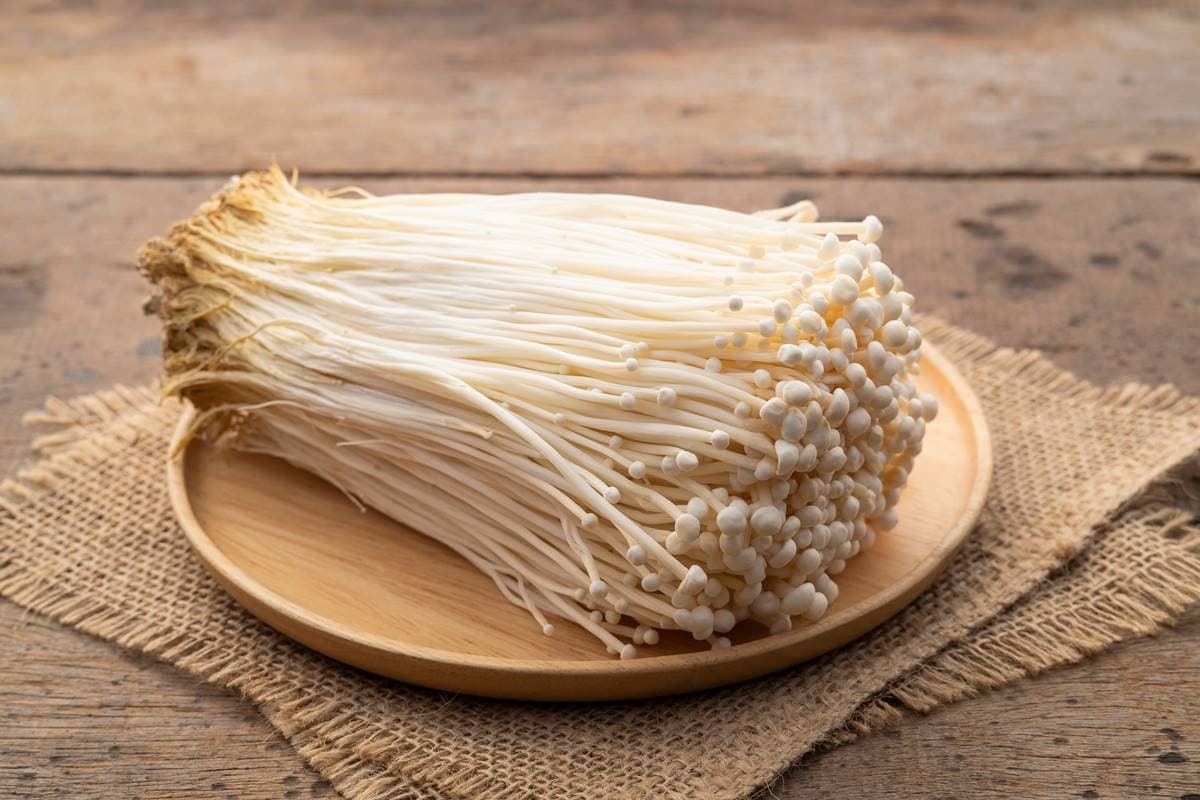 小心把漂白劑吃下肚!5種「白色食物」注意,金針菇下鍋前「這樣做」更安心 小心把漂白劑吃下肚!5種「白色食物」注意,金針菇下鍋前「這樣做」更安心