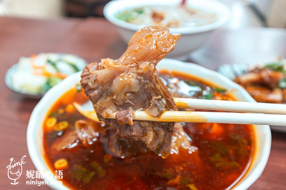 台北人激推「聚寶盆牛肉麵」!滿滿配料撈不完,超大碗公直逼小火鍋等級 台北人激推「聚寶盆牛肉麵」!滿滿配料撈不完,超大碗公直逼小火鍋等級