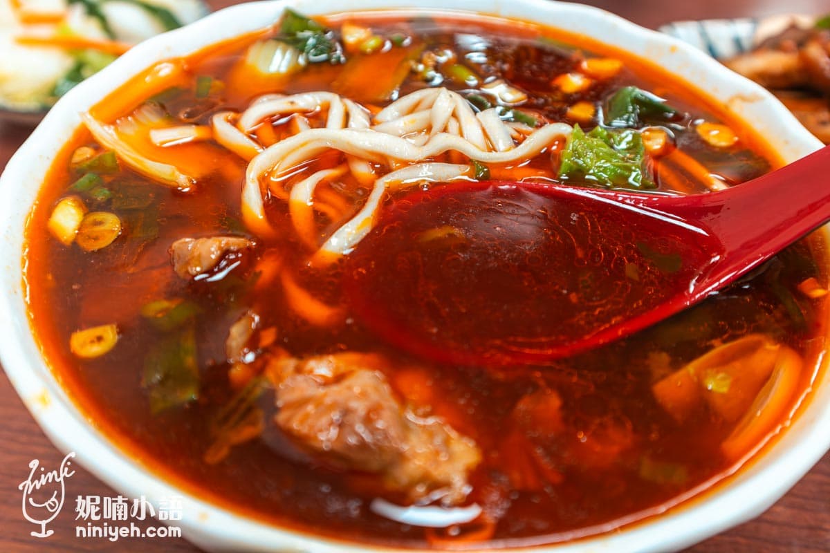 台北人激推「聚寶盆牛肉麵」!滿滿配料撈不完,超大碗公直逼小火鍋等級 台北人激推「聚寶盆牛肉麵」!滿滿配料撈不完,超大碗公直逼小火鍋等級