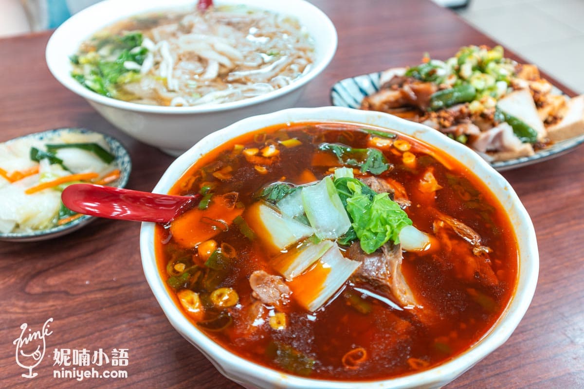 台北人激推「聚寶盆牛肉麵」!滿滿配料撈不完,超大碗公直逼小火鍋等級 台北人激推「聚寶盆牛肉麵」!滿滿配料撈不完,超大碗公直逼小火鍋等級