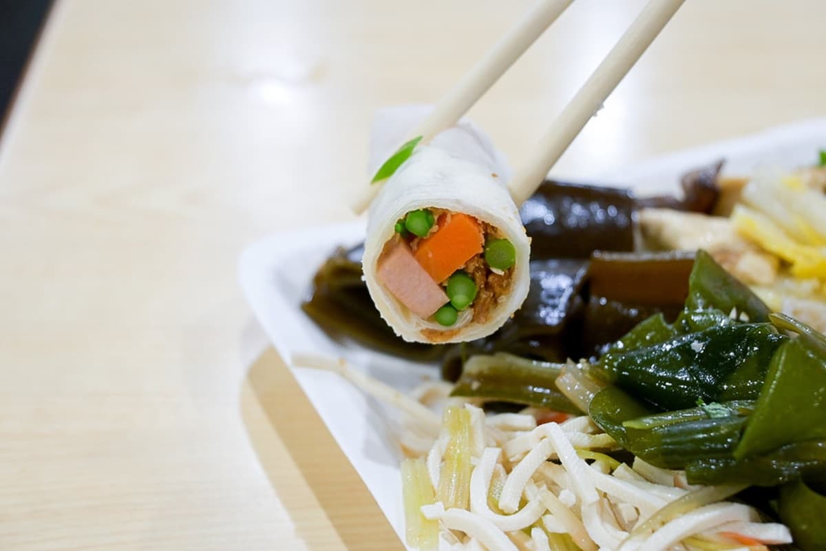 自助餐吃到飽只要130元!台北高CP值素食,炒米粉、滷味、甜湯50樣任夾 自助餐吃到飽只要130元!台北高CP值素食,炒米粉、滷味、甜湯50樣任夾