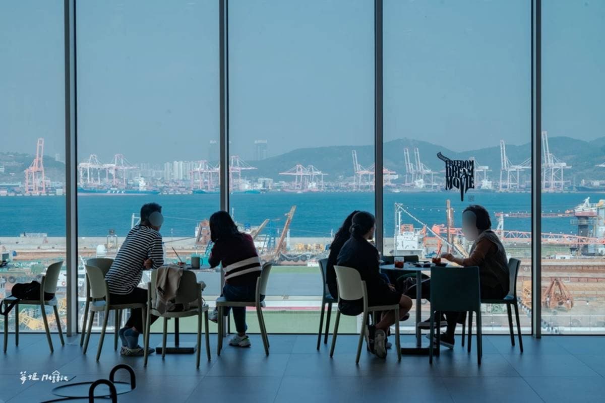 2層樓高階梯座位看海!面海第一排「無邊際海景」餐廳,20種以上麵包超享受 2層樓高階梯座位看海!面海第一排「無邊際海景」餐廳,20種以上麵包超享受