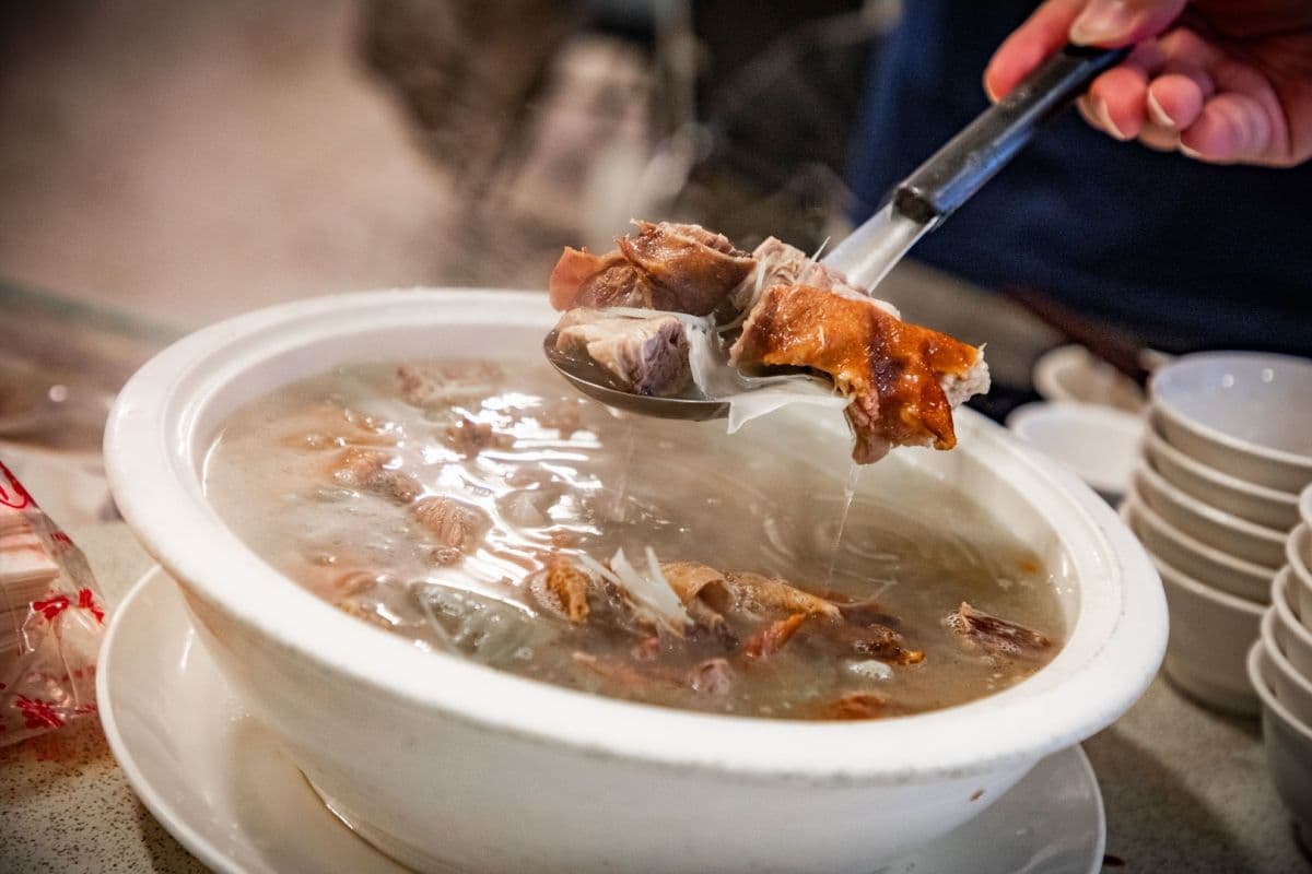 台北最難訂烤鴨餐廳!爽嗑正宗北京味一鴨二吃,蟬聯5年米其林必比登推薦 台北最難訂烤鴨餐廳!爽嗑正宗北京味一鴨二吃,蟬聯5年米其林必比登推薦