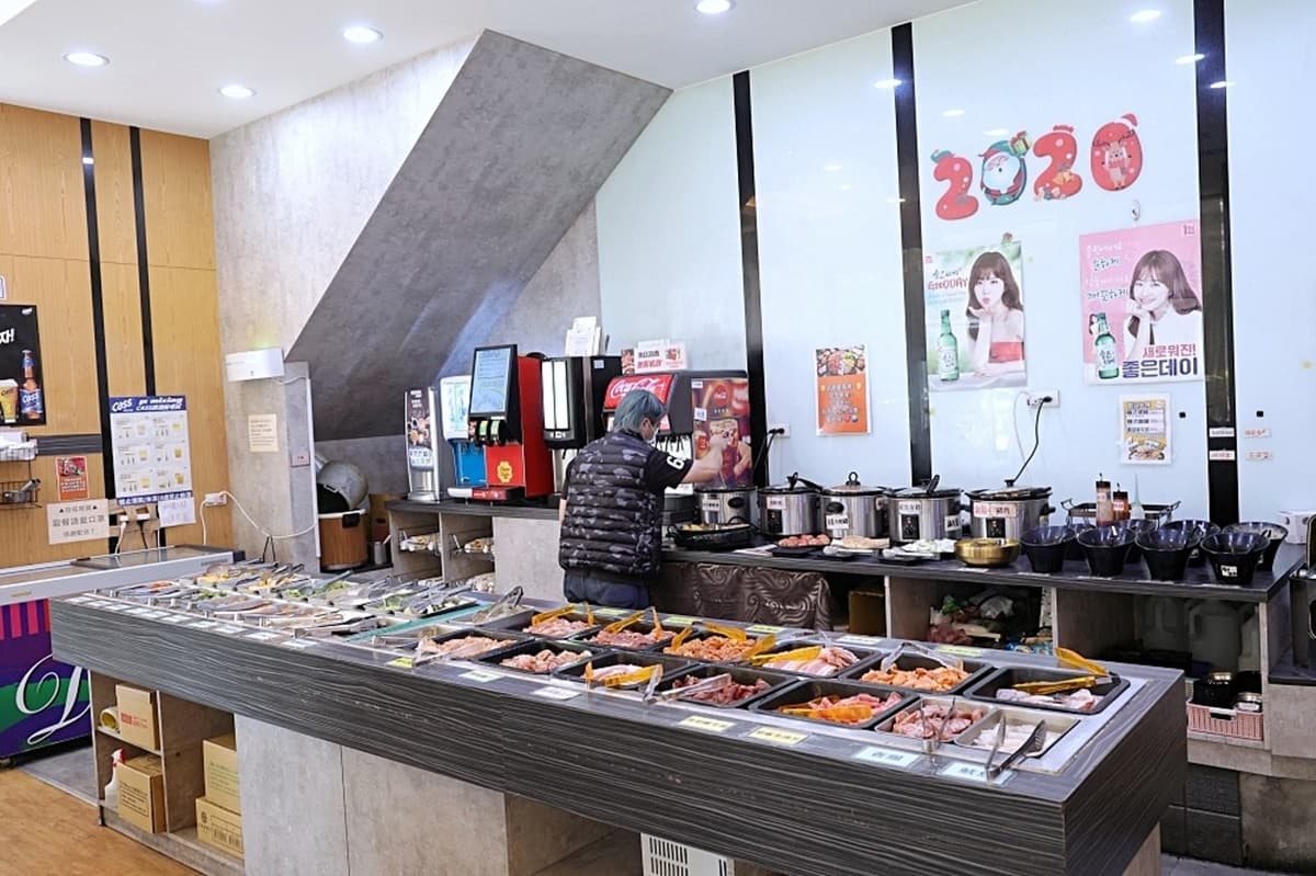 369元韓式烤肉吃到飽!10種肉品、20款小菜無限嗑,還有炸雞+海鮮粥任吃 369元韓式烤肉吃到飽!10種肉品、20款小菜無限嗑,還有炸雞+海鮮粥任吃