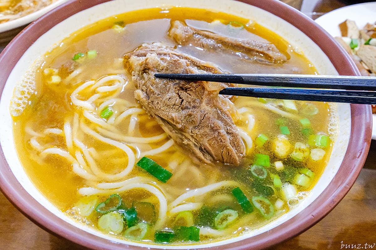 台中沙鹿美食推薦11間!10元銅板價小吃、百年老店肉圓、浮誇鮭魚丼 台中沙鹿美食推薦11間!10元銅板價小吃、百年老店肉圓、浮誇鮭魚丼