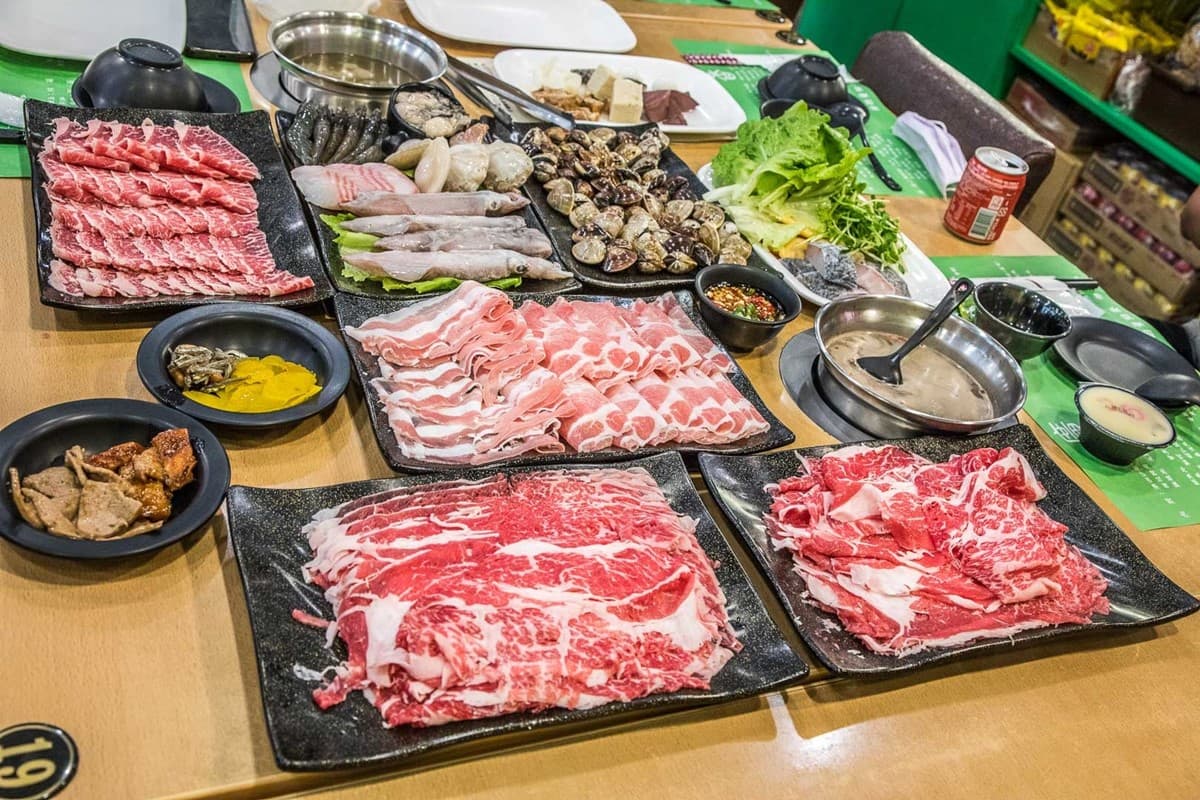 499元CP值爆表!台北佛系「火鍋吃到飽」藏這,多種海鮮、茶碗蒸、手卷任吃 499元CP值爆表!台北佛系「火鍋吃到飽」藏這,多種海鮮、茶碗蒸、手卷任吃
