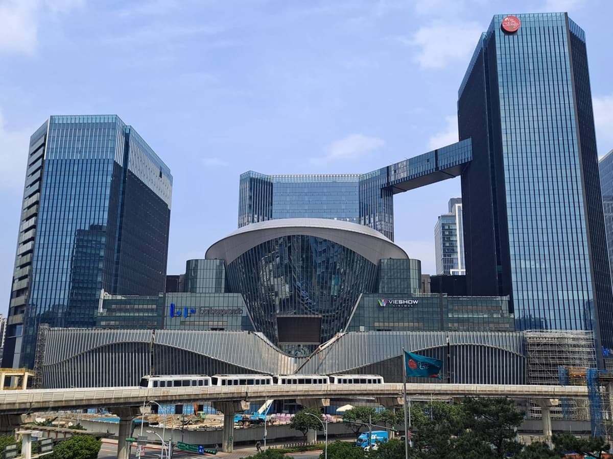 南港LaLaport今年開幕!2024全台新商場6家,嘉義華泰名品城「這時間」登場 南港LaLaport今年開幕!2024全台新商場6家,嘉義華泰名品城「這時間」登場