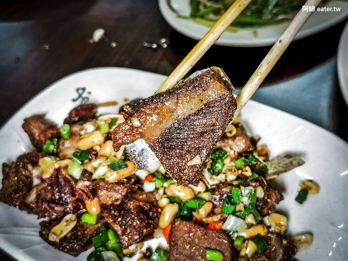 桃園人激推「平價炒羊肉」!爆量羊肉炒麵、燴飯百元有找,路邊攤賣到開店面 桃園人激推「平價炒羊肉」!爆量羊肉炒麵、燴飯百元有找,路邊攤賣到開店面