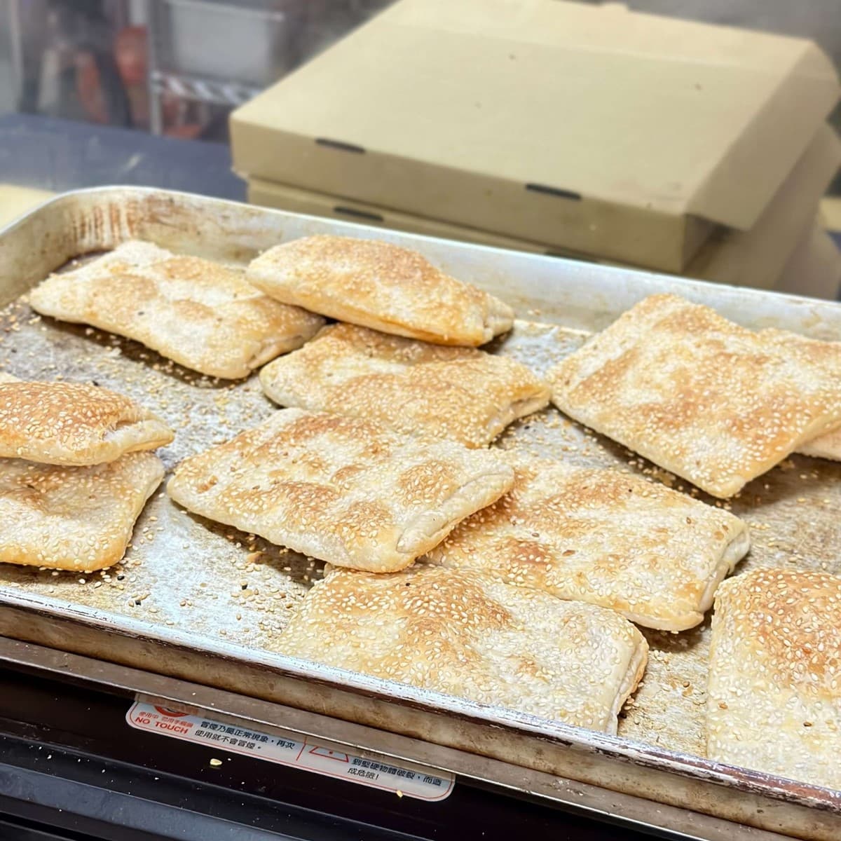 老字號蒙古烤肉「唐宮」還魂!二代燒餅店人氣超夯,香Q黑糖珍珠假日獨賣 老字號蒙古烤肉「唐宮」還魂!二代燒餅店人氣超夯,香Q黑糖珍珠假日獨賣