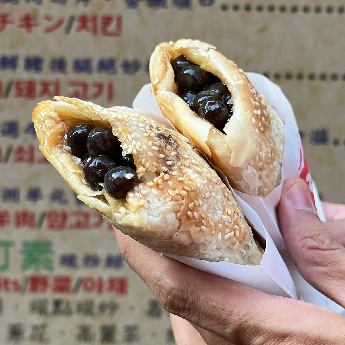 老字號蒙古烤肉「唐宮」還魂!二代燒餅店人氣超夯,香Q黑糖珍珠假日獨賣 老字號蒙古烤肉「唐宮」還魂!二代燒餅店人氣超夯,香Q黑糖珍珠假日獨賣