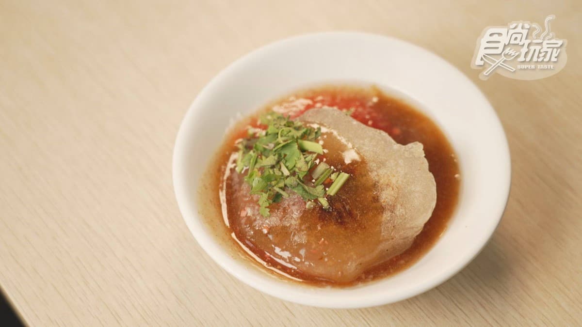 旗山老街「煎肉圓始祖」!豬油香煎外皮微焦恰恰,飽滿蔥肉餡沾特調醬超唰嘴 旗山老街「煎肉圓始祖」!豬油香煎外皮微焦恰恰,飽滿蔥肉餡沾特調醬超唰嘴