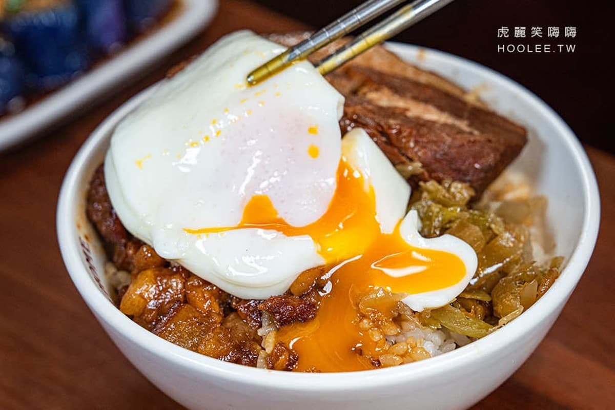 「全台最美肉燥飯」在高雄!麻辣肉燥+半熟蛋太銷魂,滑嫩蒸蛋湯激推必點 「全台最美肉燥飯」在高雄!麻辣肉燥+半熟蛋太銷魂,滑嫩蒸蛋湯激推必點