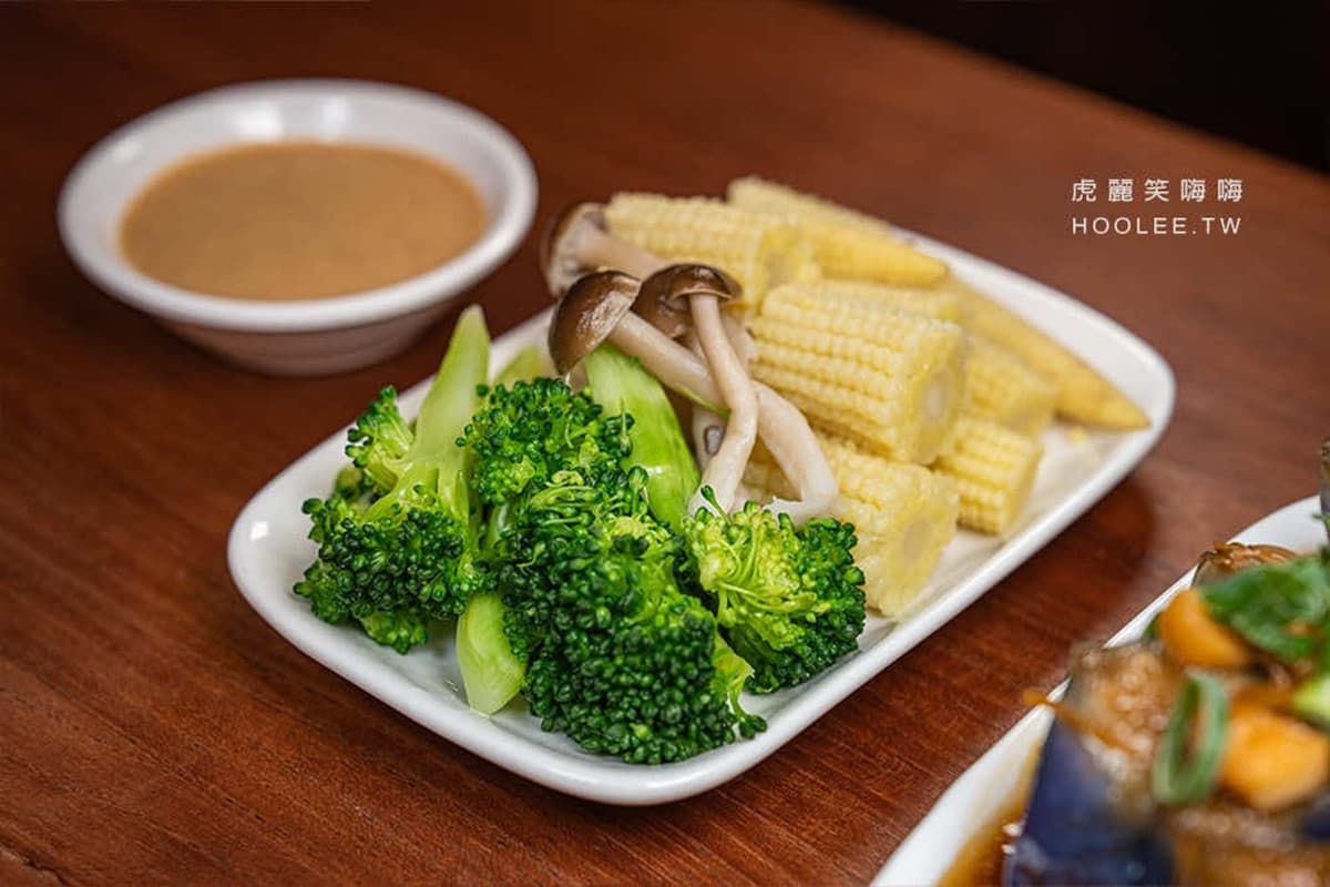 「全台最美肉燥飯」在高雄!麻辣肉燥+半熟蛋太銷魂,滑嫩蒸蛋湯激推必點 「全台最美肉燥飯」在高雄!麻辣肉燥+半熟蛋太銷魂,滑嫩蒸蛋湯激推必點