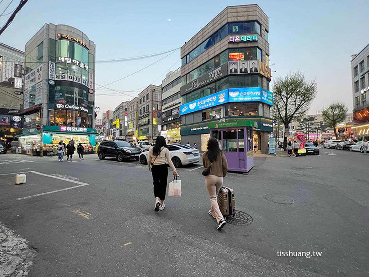 免稅還有國際配送!首爾「零食專賣店」8款必買:BLACKPINK限定餅乾、樂天軟糖 免稅還有國際配送!首爾「零食專賣店」8款必買:BLACKPINK限定餅乾、樂天軟糖