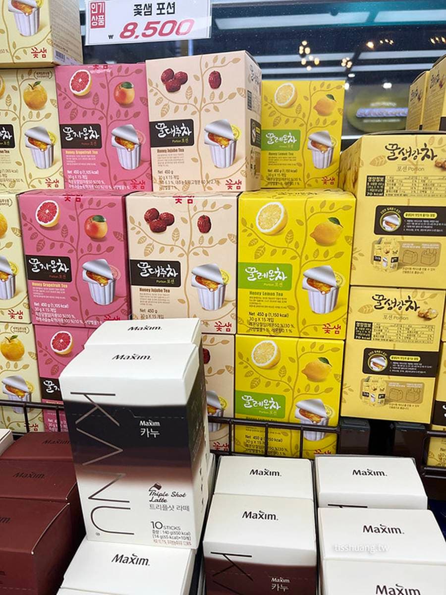 免稅還有國際配送!首爾「零食專賣店」8款必買:BLACKPINK限定餅乾、樂天軟糖 免稅還有國際配送!首爾「零食專賣店」8款必買:BLACKPINK限定餅乾、樂天軟糖