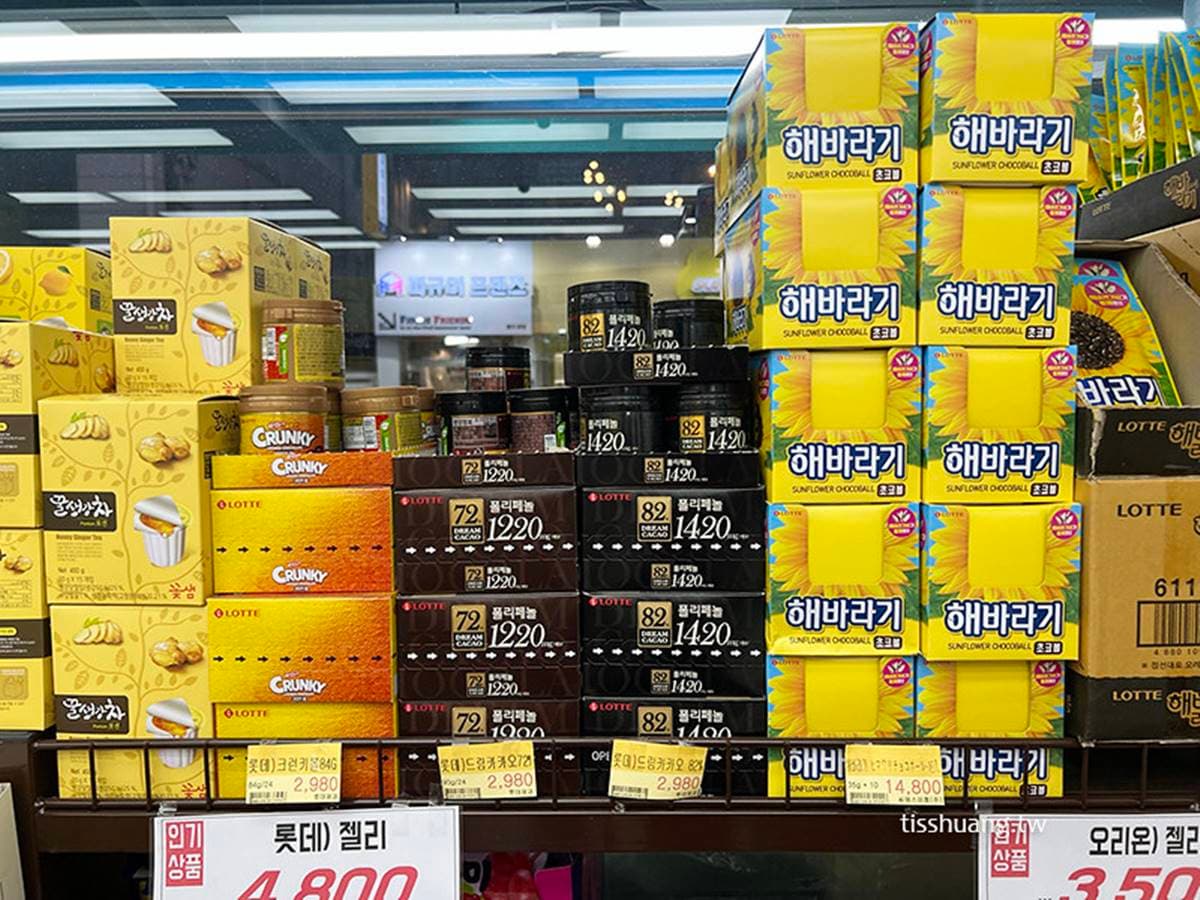 免稅還有國際配送!首爾「零食專賣店」8款必買:BLACKPINK限定餅乾、樂天軟糖 免稅還有國際配送!首爾「零食專賣店」8款必買:BLACKPINK限定餅乾、樂天軟糖