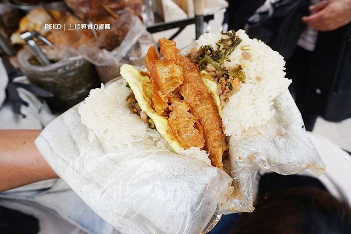 東區巨無霸「蔥油餅包飯糰」重出江湖!新攤位地點曝光,超大分量照樣吃到撐 東區巨無霸「蔥油餅包飯糰」重出江湖!新攤位地點曝光,超大分量照樣吃到撐